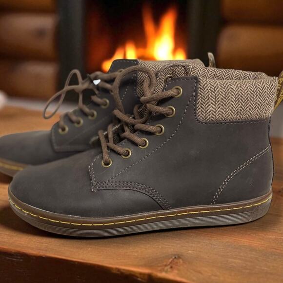 Women's Size 6  DR. MARTEN"S Maelly Brown Leather Herringbone Collar Boots EUC - Picture 1 of 9